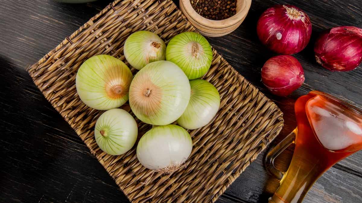 பொடுகு தொல்லையிலிருந்து விடுபட, Coconut Oil And Onion Juice how to