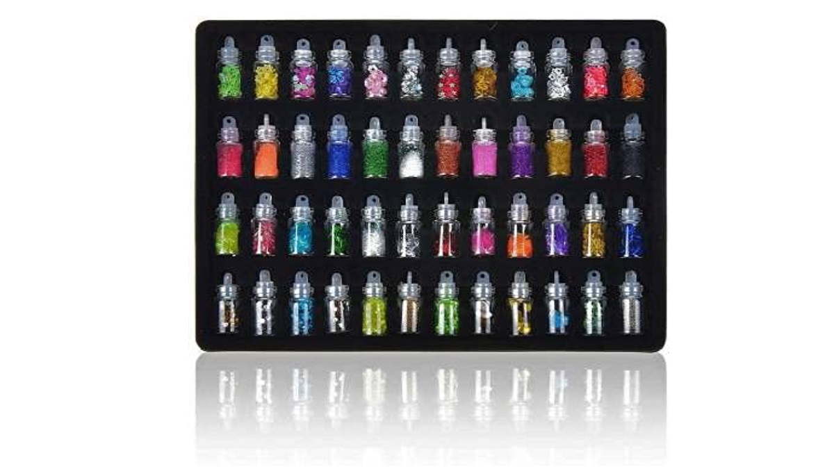 Nail Art kit अब अपने गंदे, भद्दे, और कमजोर नाखूनों को कहें गुडबाय