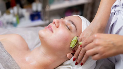 5 Types Of Face Massages To Get That Beaming Healthy Skin