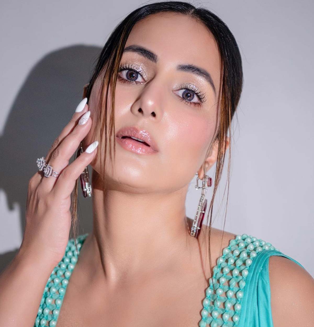 hina khan glitter look