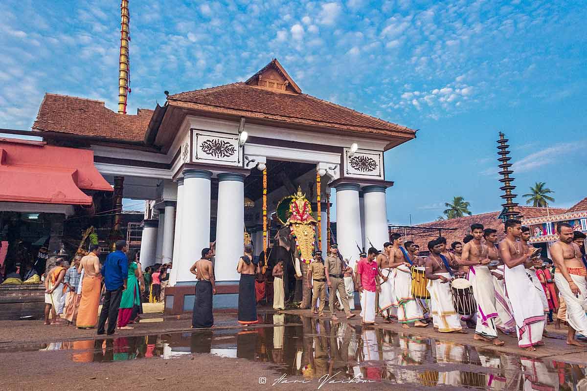 Unique Temples: ऐसे मंदिर जहां पुरुषों का जाना है सख्त मना | Why In ...