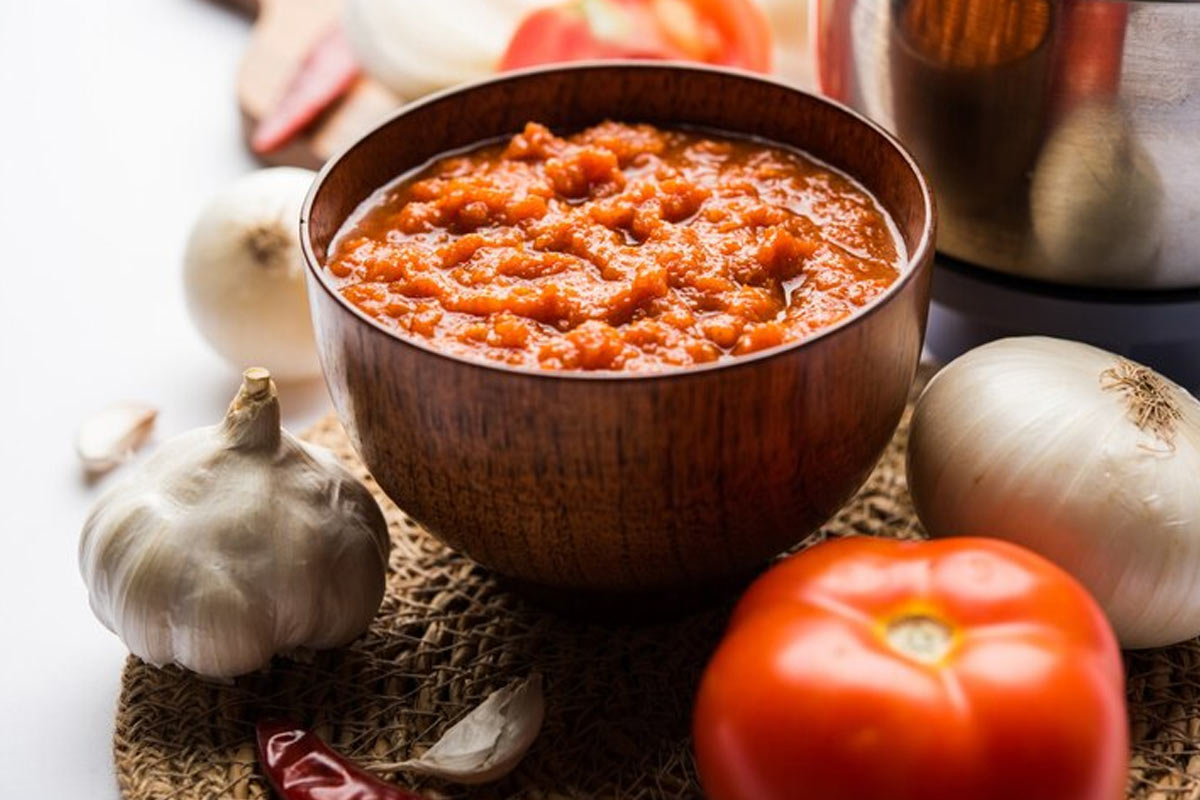 how to make fried garlic chutney in hindi ()