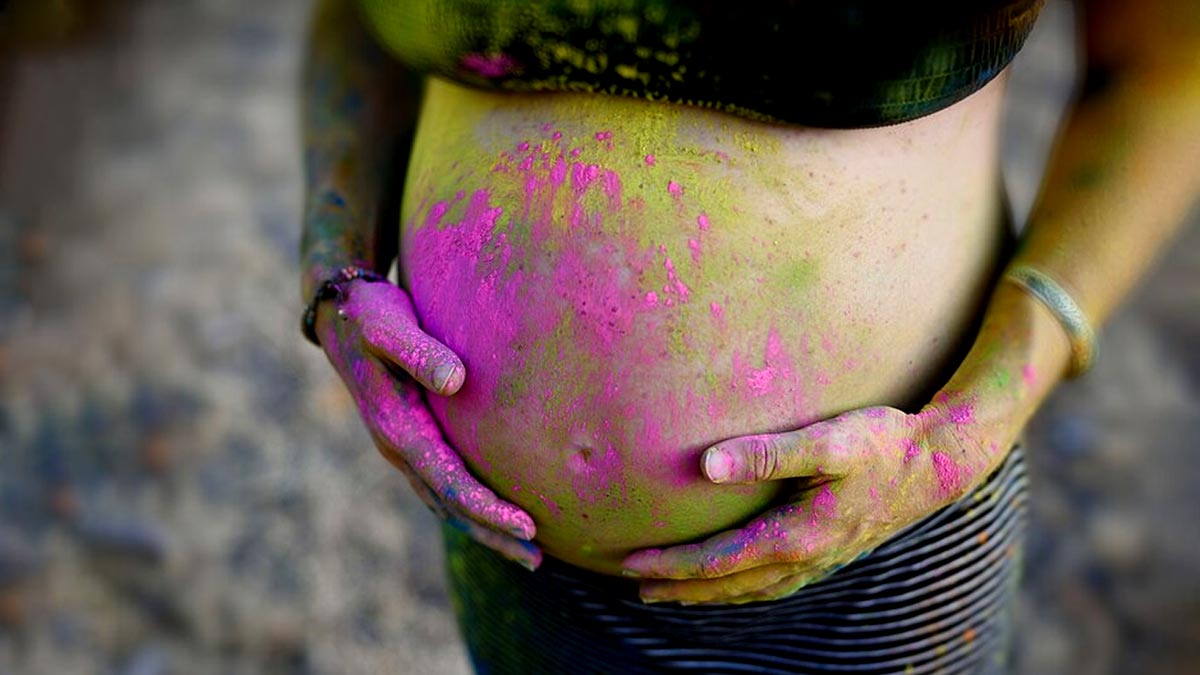 how to play safe holi during pregnancy in hindi