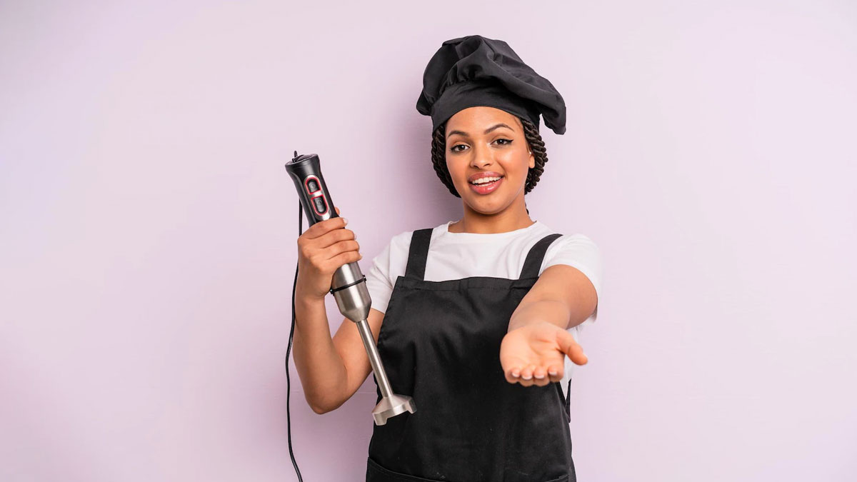 इन पांच बातों का रखेंगी ध्यान तो हैंड ब्लेंडर चलेगा सालों-साल | easy tips to take care of hand blender | HerZindagi