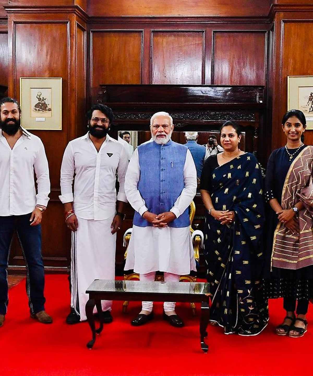 instagram influencer aiyyo shraddha meets pm modi