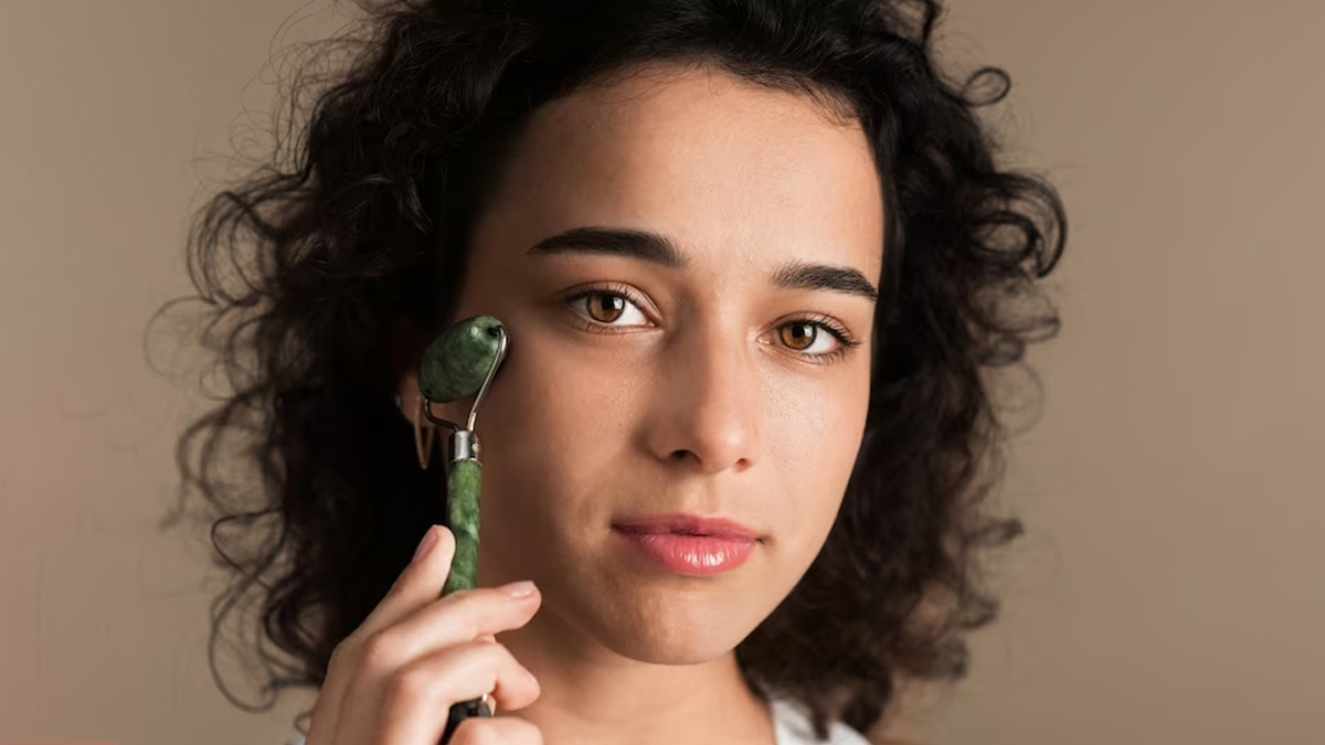 jade roller for under eyes