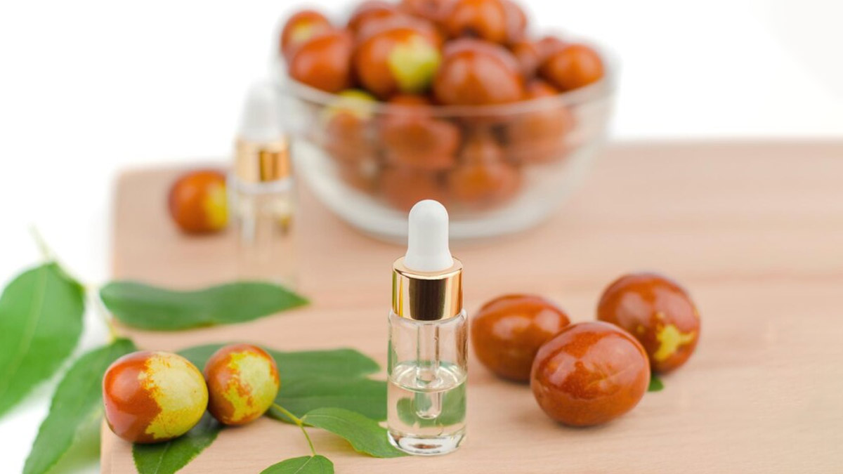 4 Benefits Of Jojoba Oil For The Skin Herzindagi 