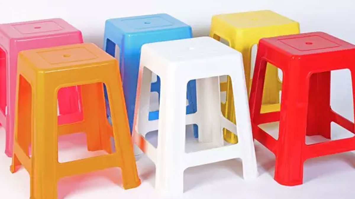 क्या आपने कभी सोचा है आखिर क्यों होता है प्लास्टिक स्टूल के बीच में छेद
