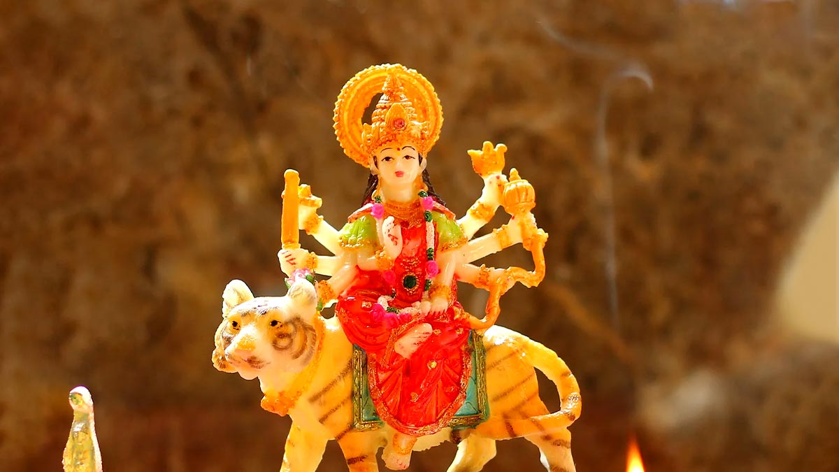 Maa Durga: सिर्फ 7 श्लोकों में समाया है ...