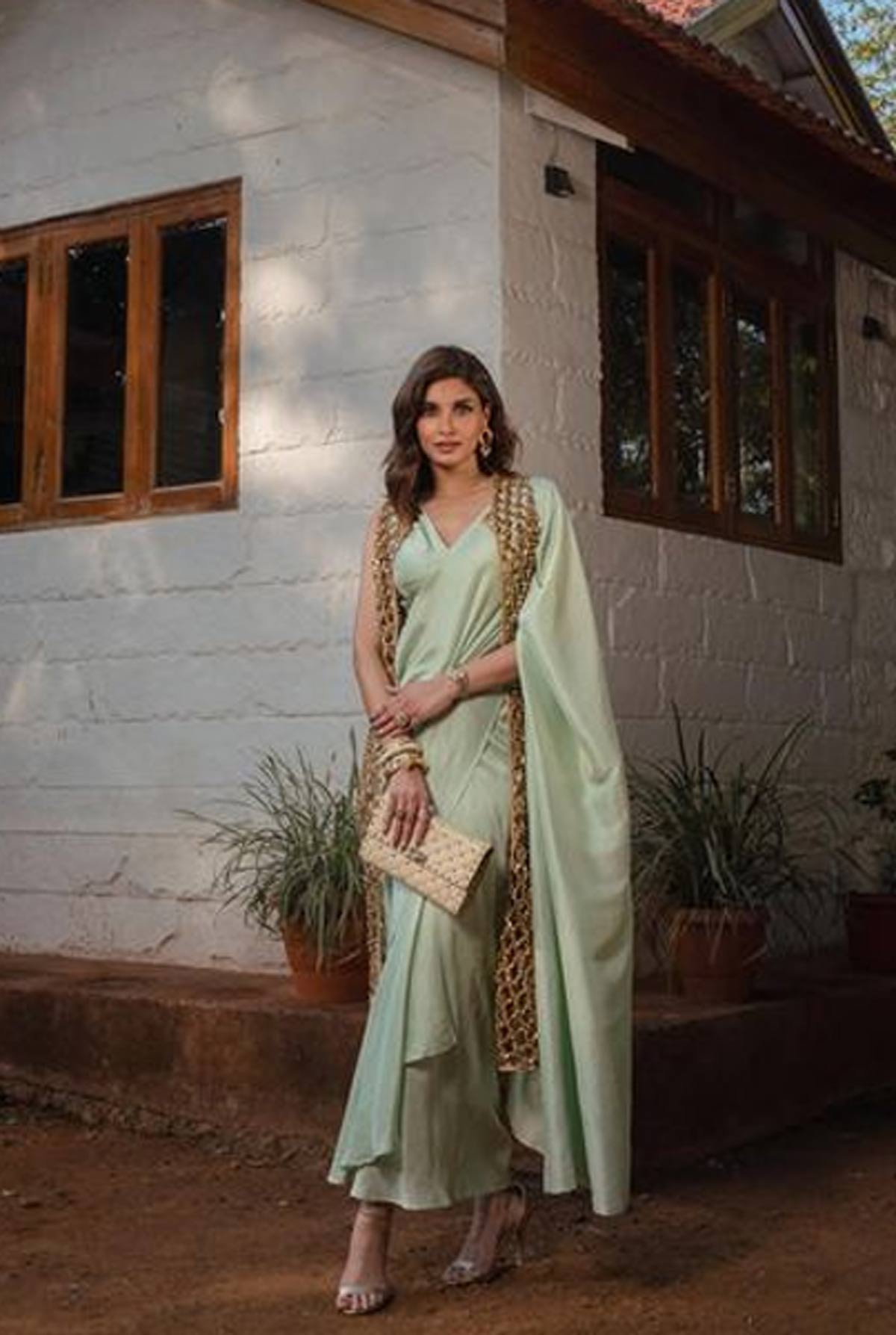 minimal jewellery look