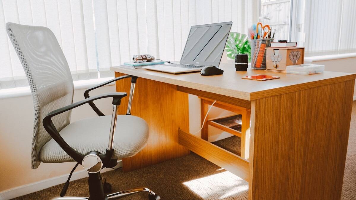 Best Chairs For Office In India कमर और गर्दन के दर्द से हैं परेशान, तो