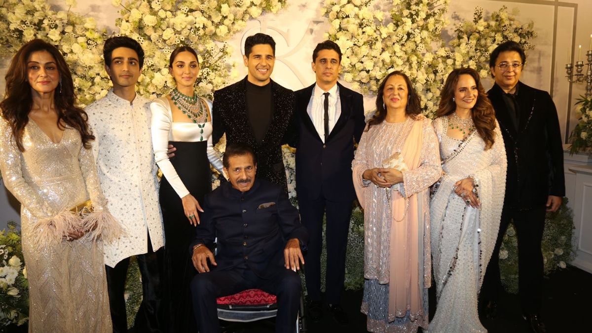 sid kiara family  wedding reception