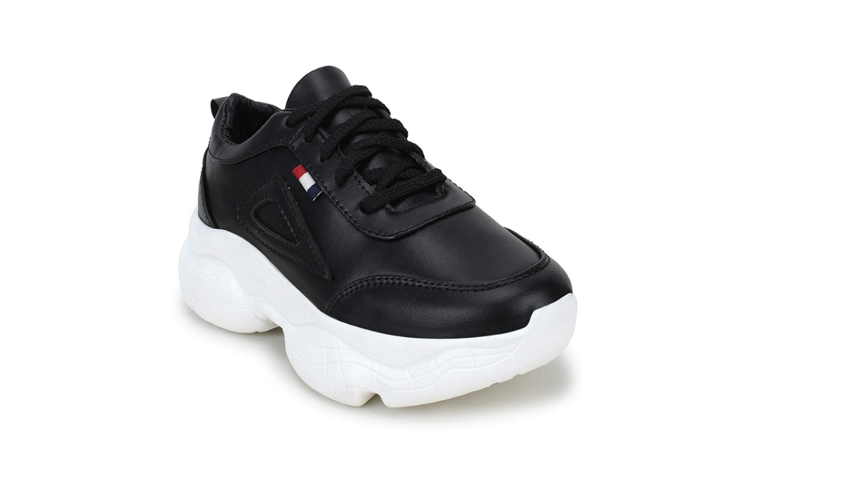 5 Best Sneakers Shoes For Women बेहतर ग्रिप, लाइटवेट और स्टाइल जैसे