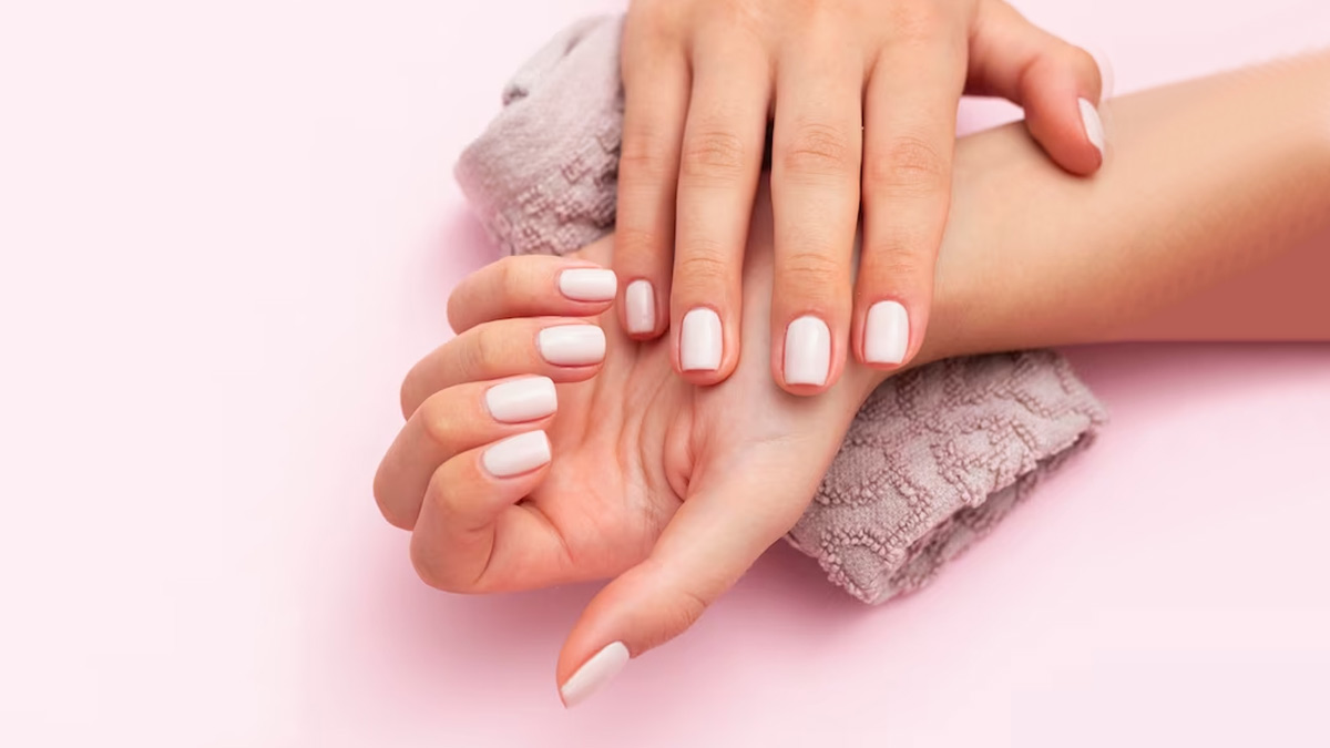 tips to make nails strong in hindi