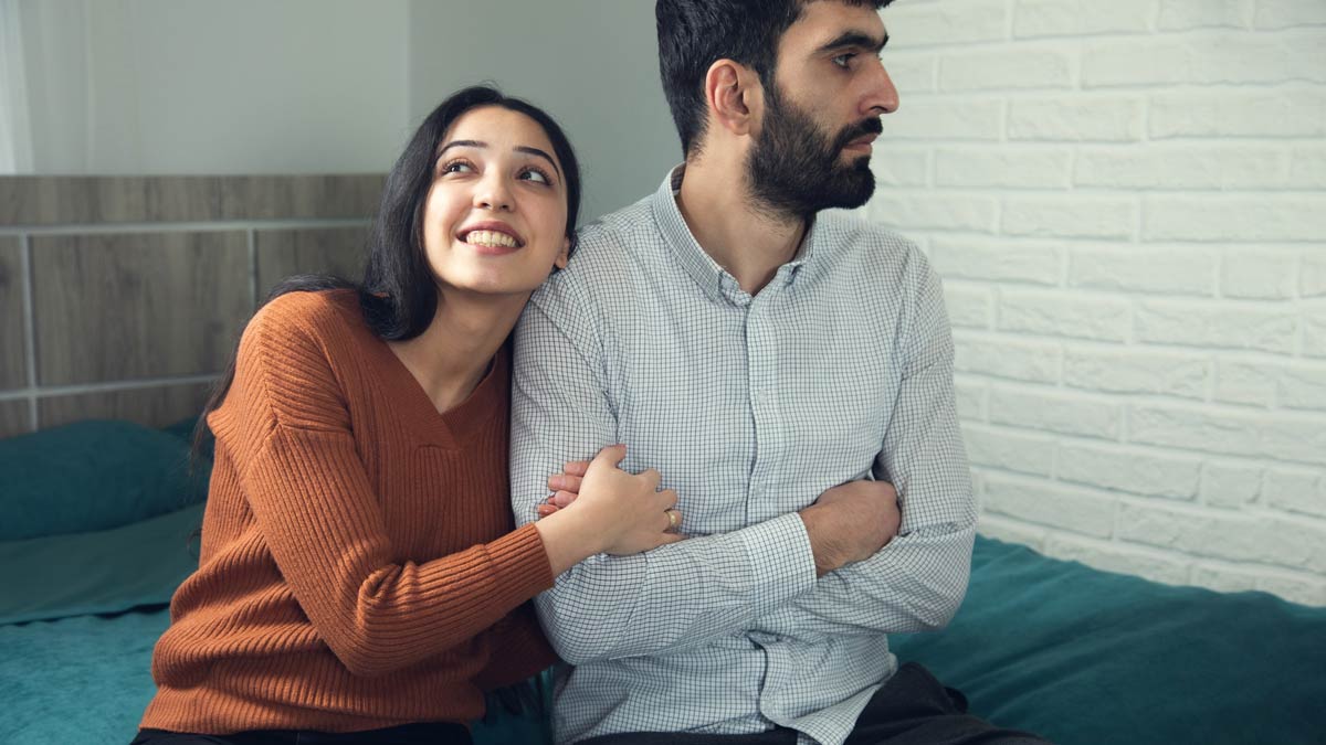 ways that your partner is pretending to love you in hindi