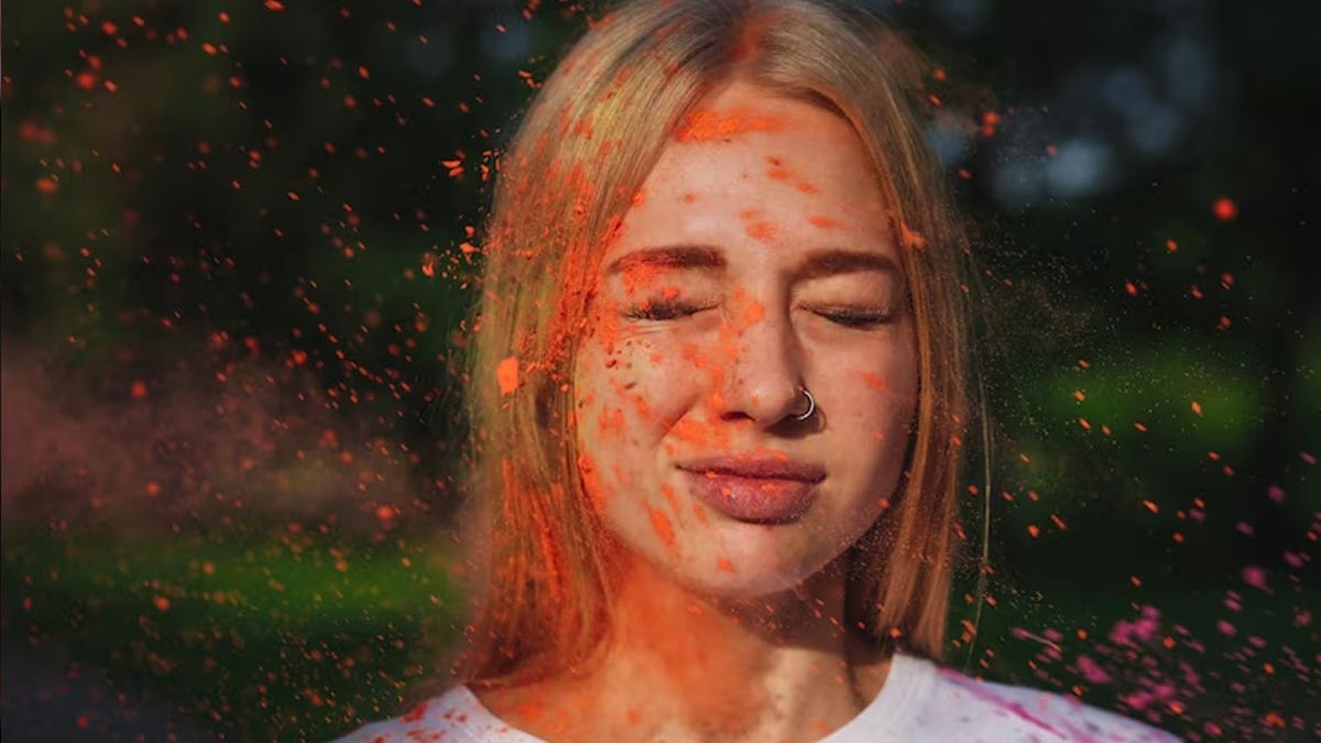 what to do if holi colour go into your eyes