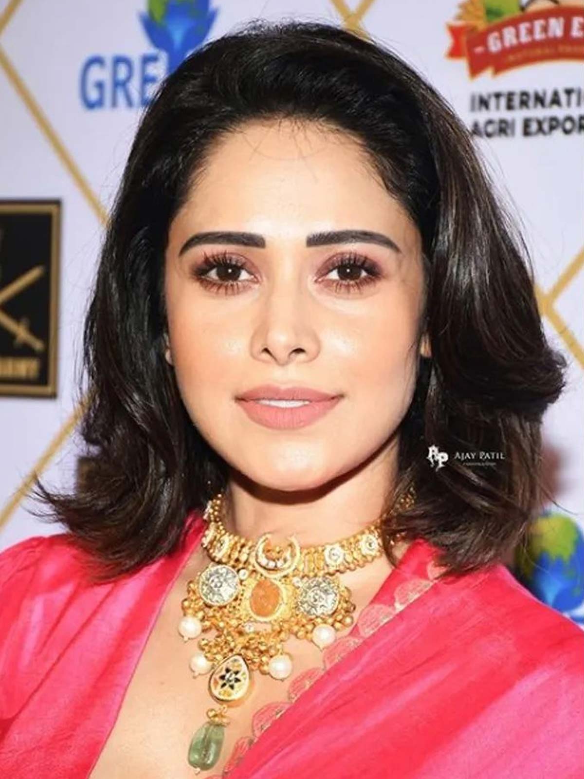 नुसरत भरूचा स्टोन चोकर हार choker set designs inspired by celebrities