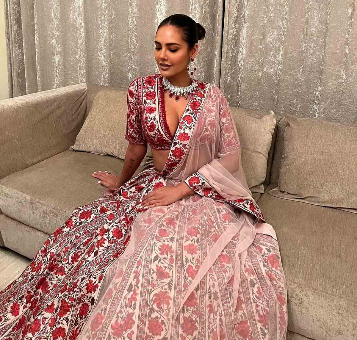 Esha Gupta looks scintillating in Rohit Bal's floral saree and