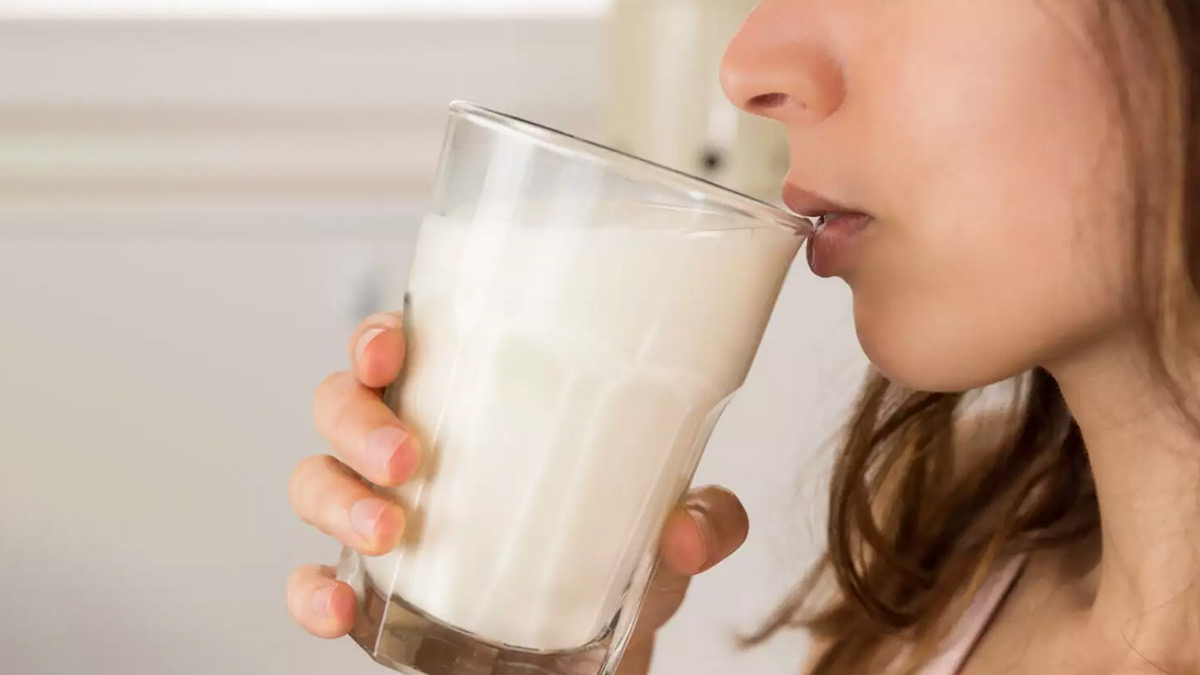 इन कारणों से दूध बना सकता है आपको बहुत बीमार | reasons why milk is making you sick | HerZindagi