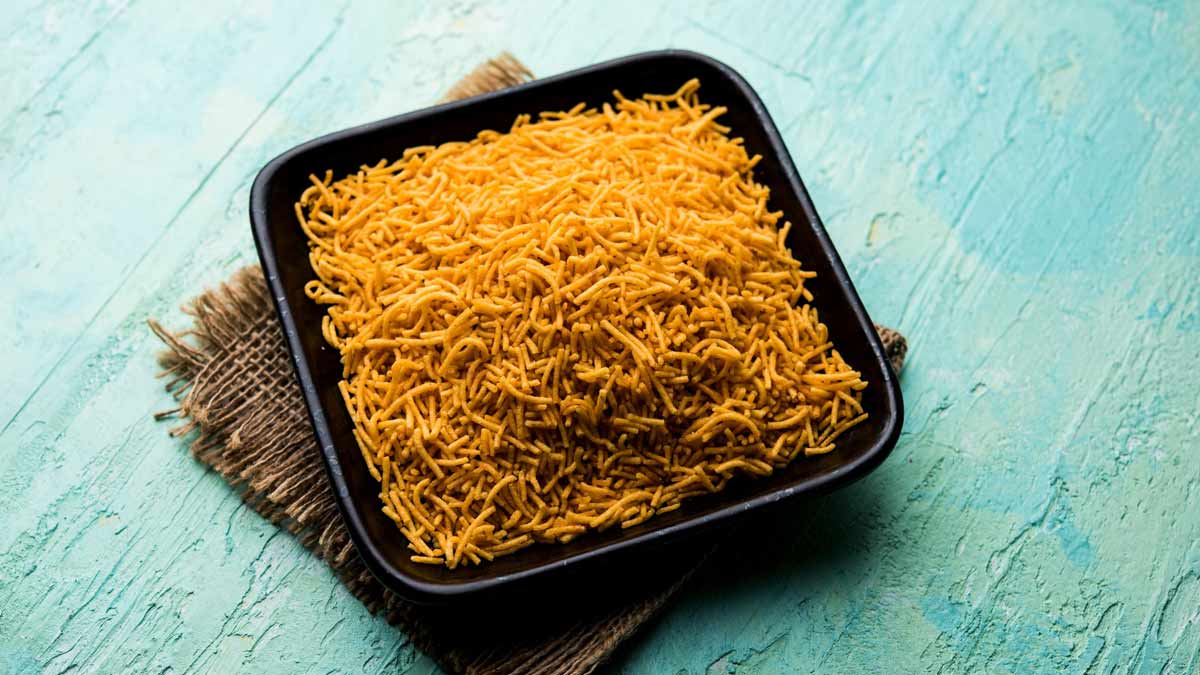 What is the difference between bhujia and sev