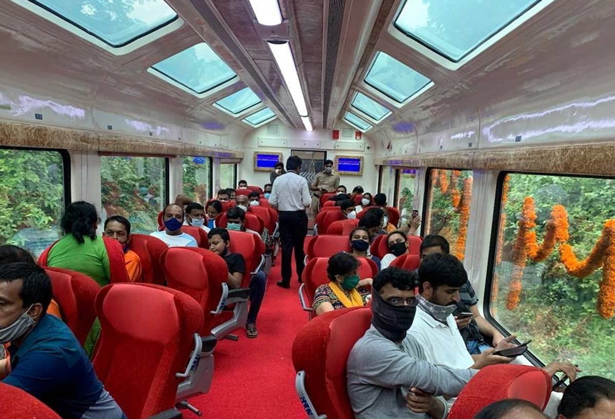 Which class is Vistadome coach