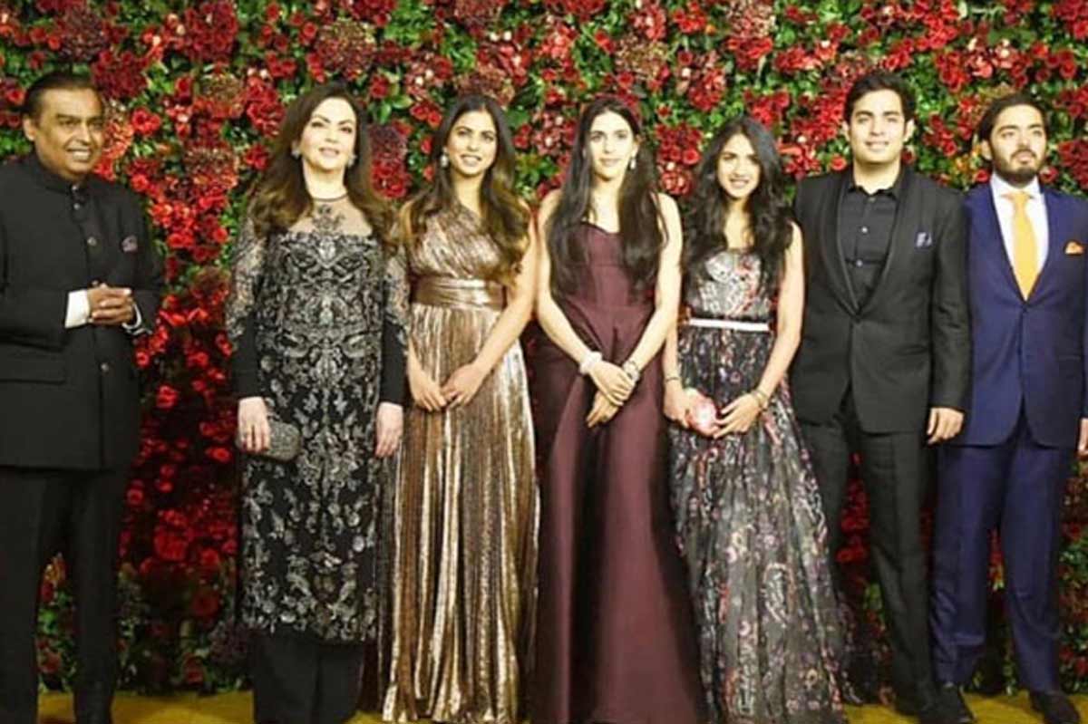 लग्जरी लाइफ जीता है अंबानी परिवार ambani family facts