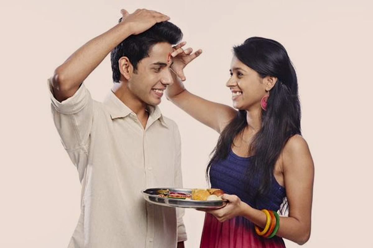 applying tilak which finger