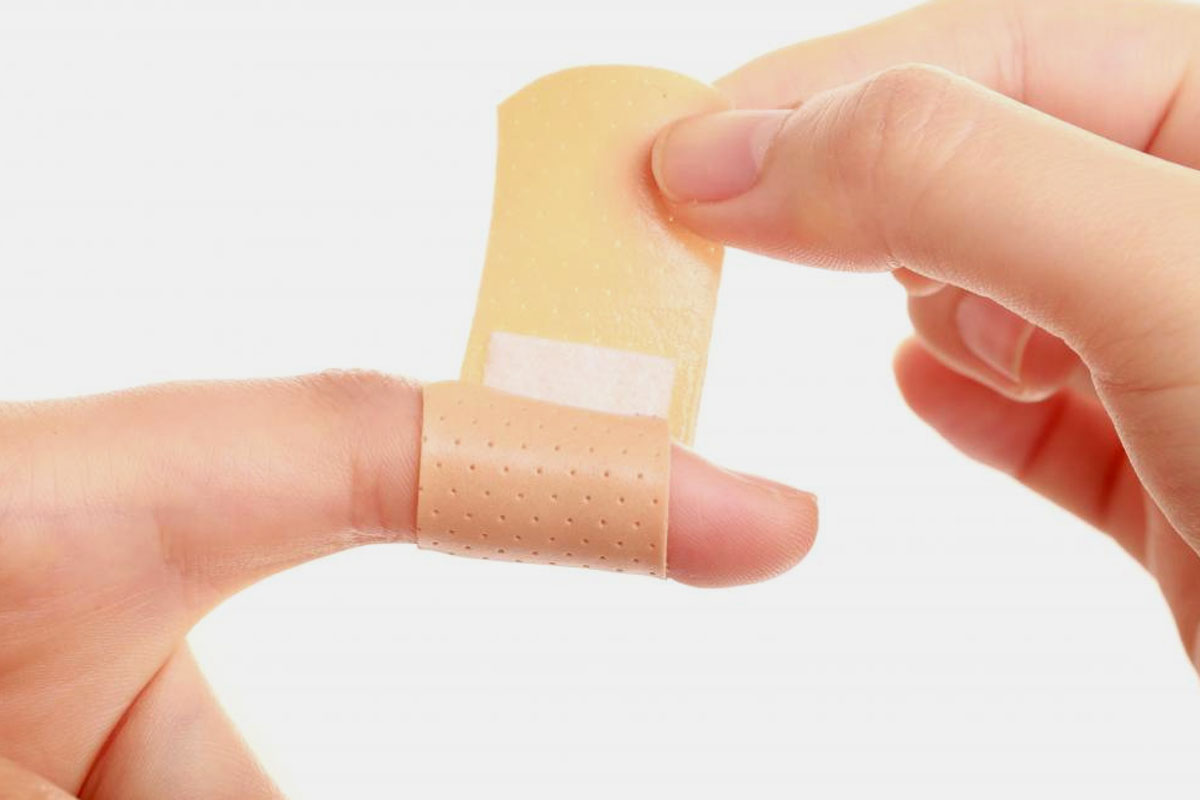 बैंडएड और नंमिंग क्रीम bandaid in bridal things