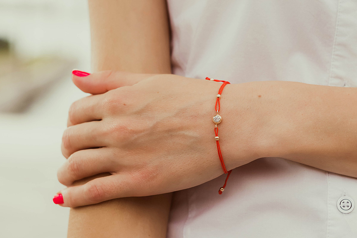 black and other colour thread for hand meaning in astrology