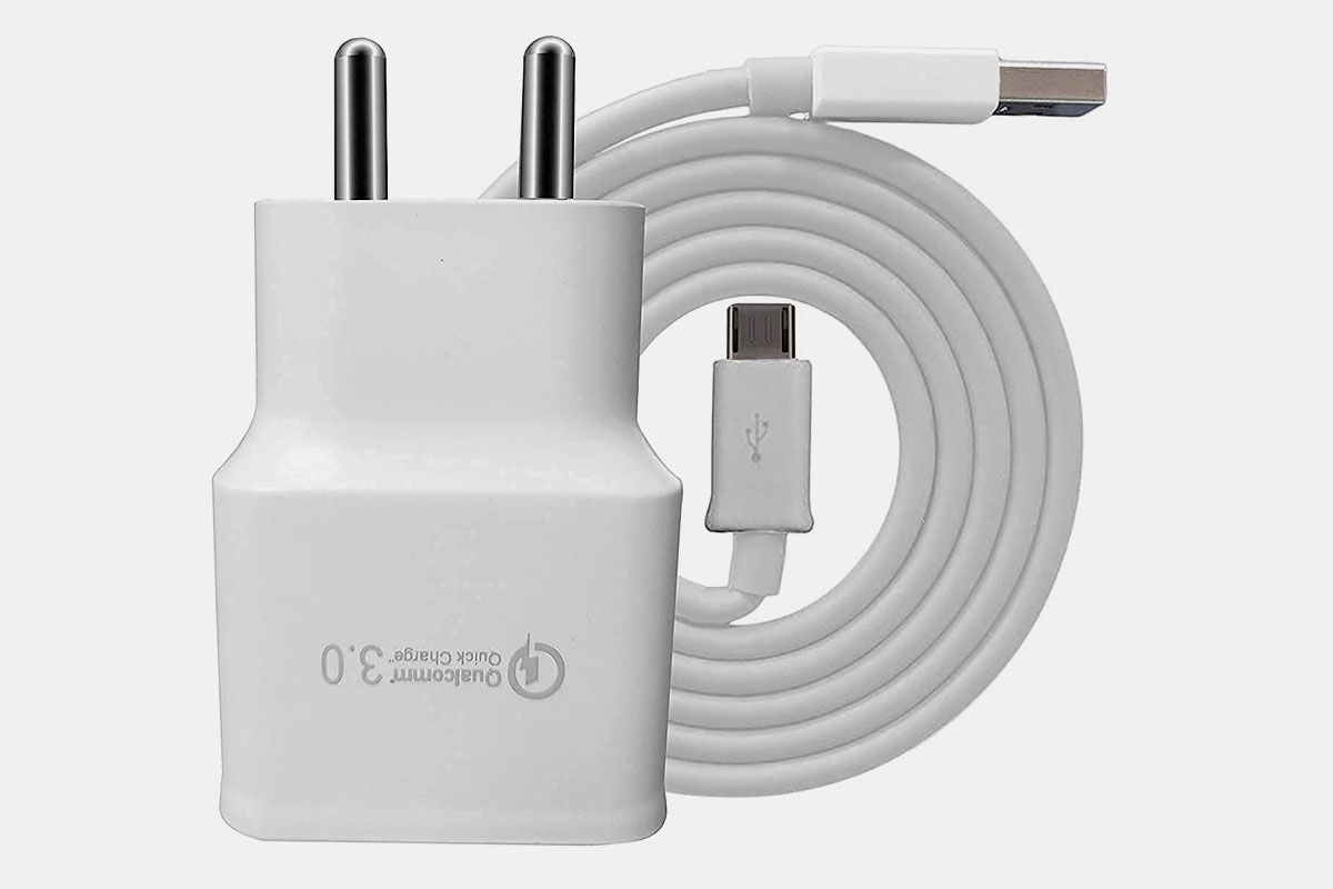 फोन चार्जर और चाभियां charger in bridal things