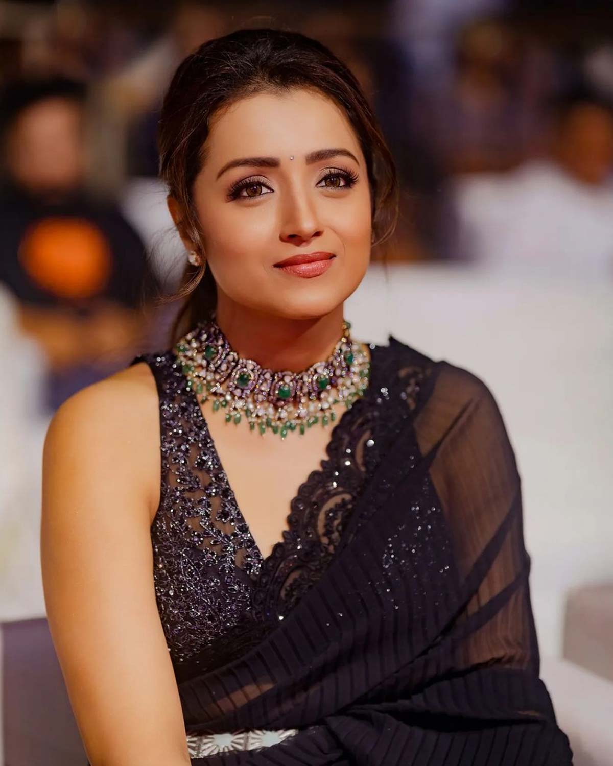 त्रिशा कृष्णन का जरकन और पोलकी चोकर हार choker set designs inspired by celebrities