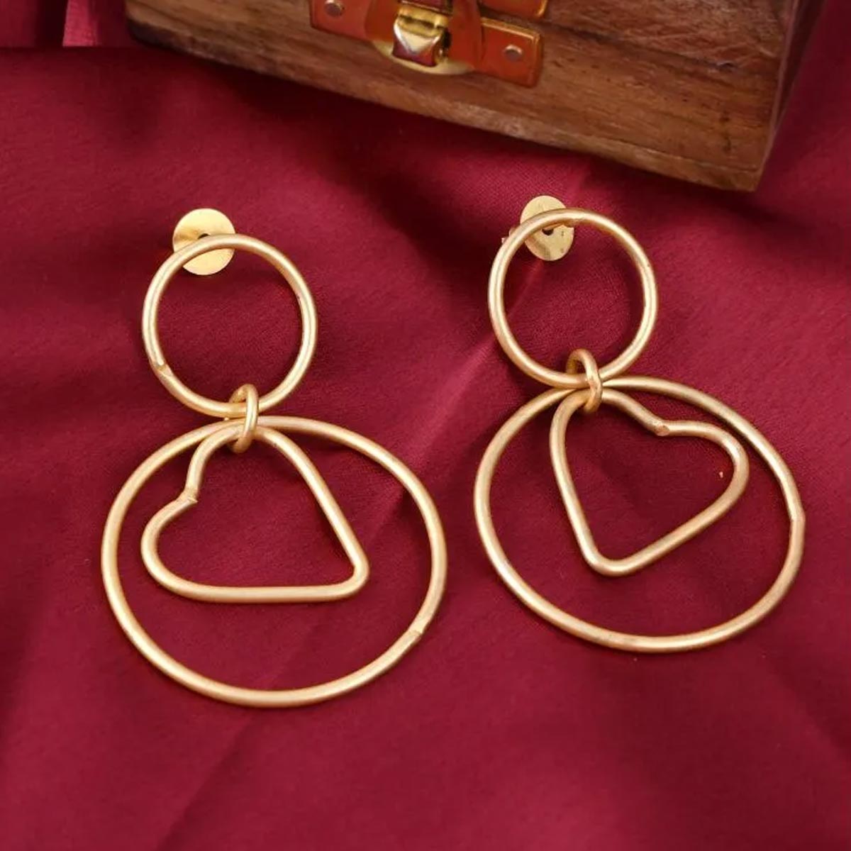 Earrings Designs | इयररिंग्स के नए डिजाइन | Western Earrings Design | different type of hoop earrings designs | HerZindagi