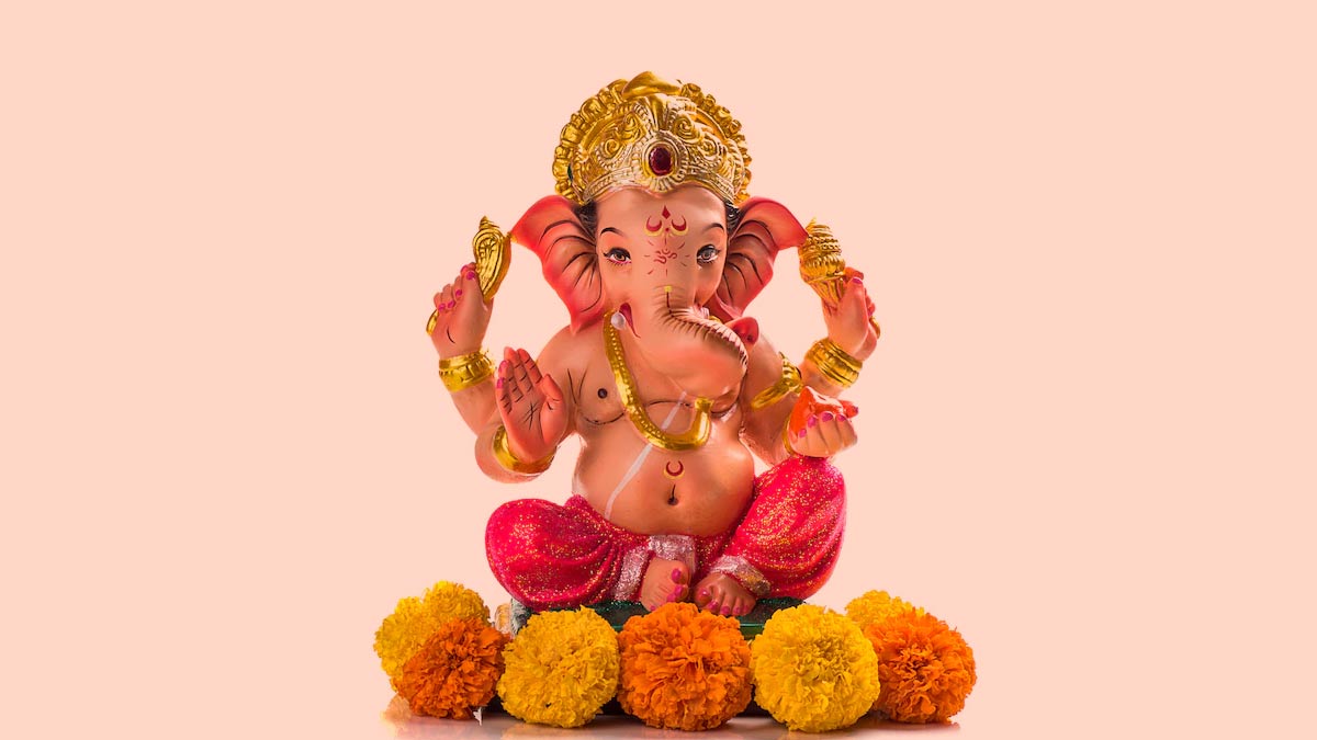 ganpati at main door vastu