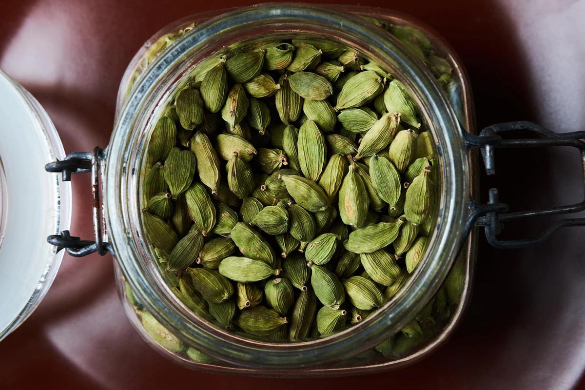 green cardamom as sugar alternative