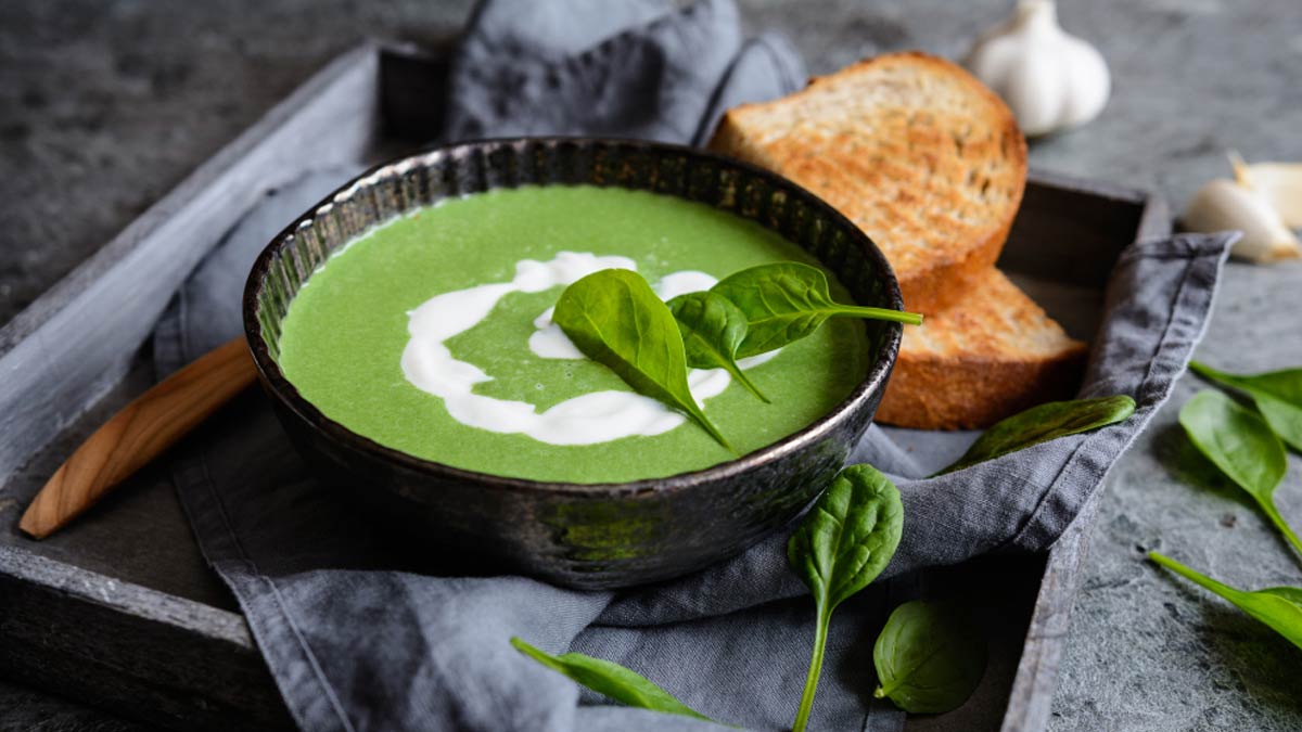 healthy garlic spinach soup  