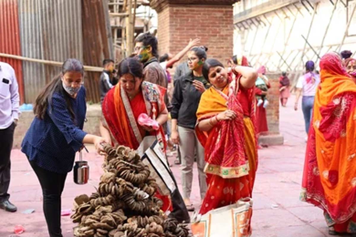 गोबर का उपाय holika dahan significance tips