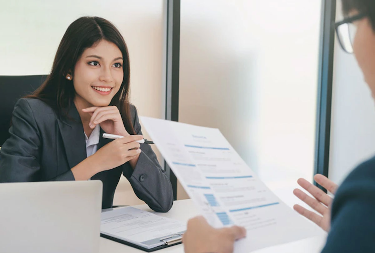 how to make a great first impression in an interview