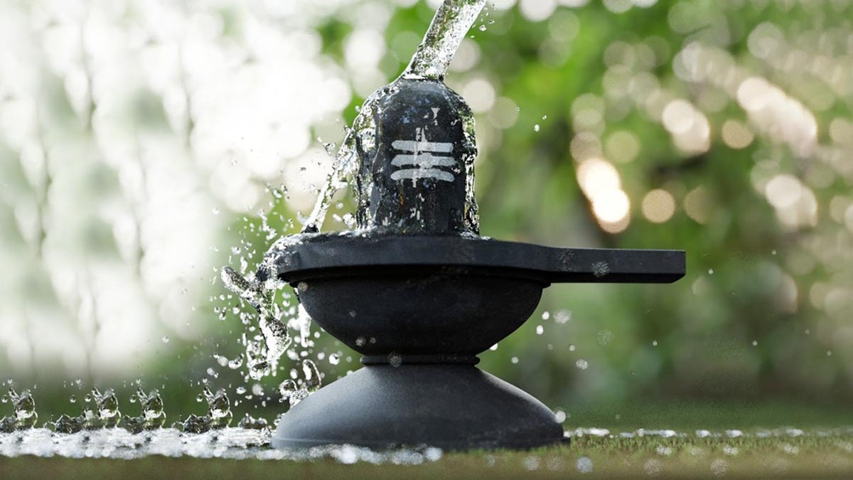 how to offer water to shivlinga