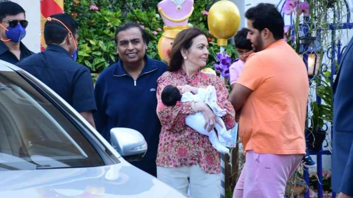 ईशा अंबानी के स्वागत के लिए सजा था एंटीलिया isha ambani baby party