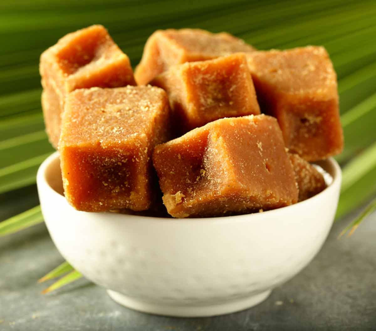 दान में दें गुड़ jaggery