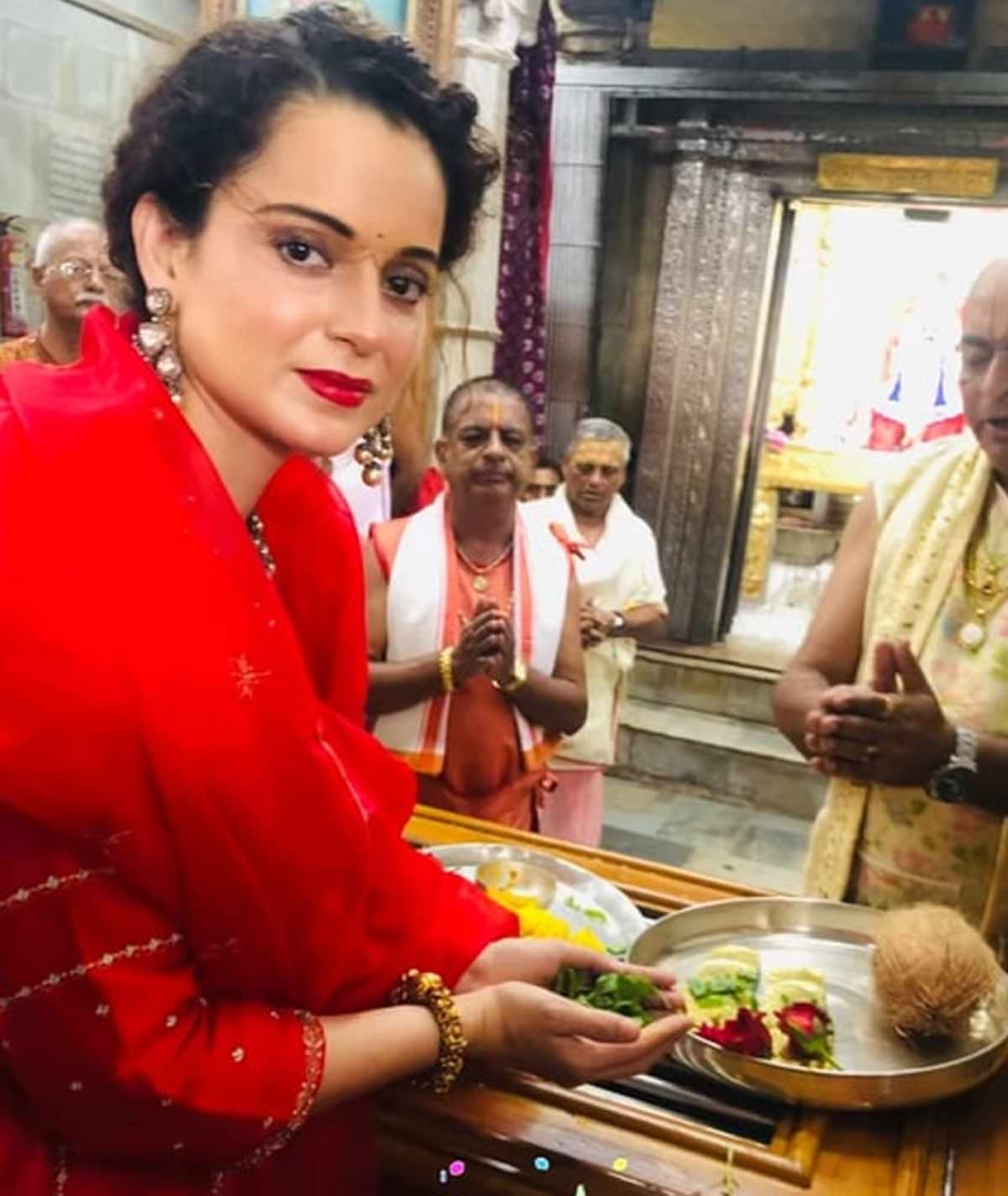 kangana ranaut at temple