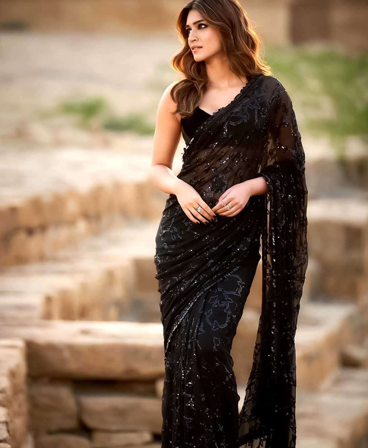 kriti sanon black saree