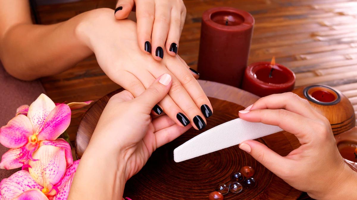 ongebruikt Tomaat Conform Aftercare Tips After A Manicure And Pedicure | HerZindagi