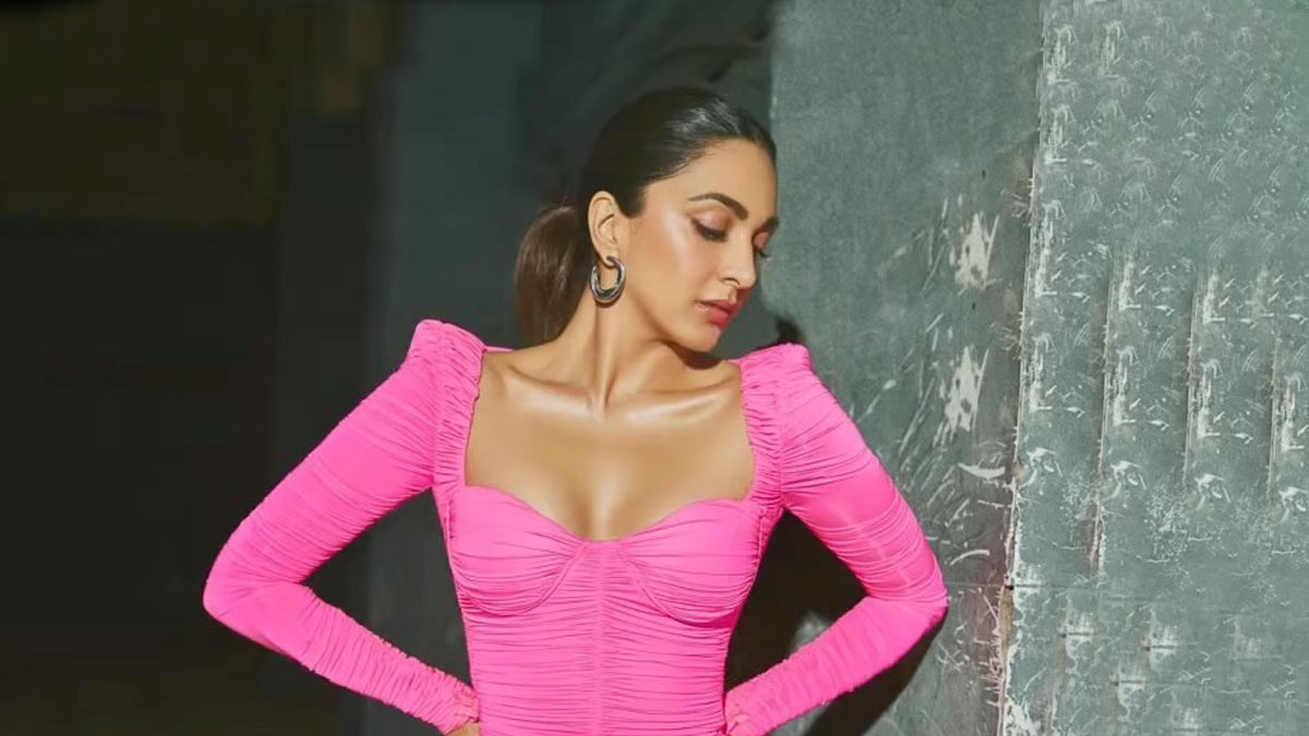 Kiara Advani Flaunts Toned Figure In Pink Body-hugging Outfit At WPL  Opening Ceremony, See The Diva's Sexy Pictures - News18