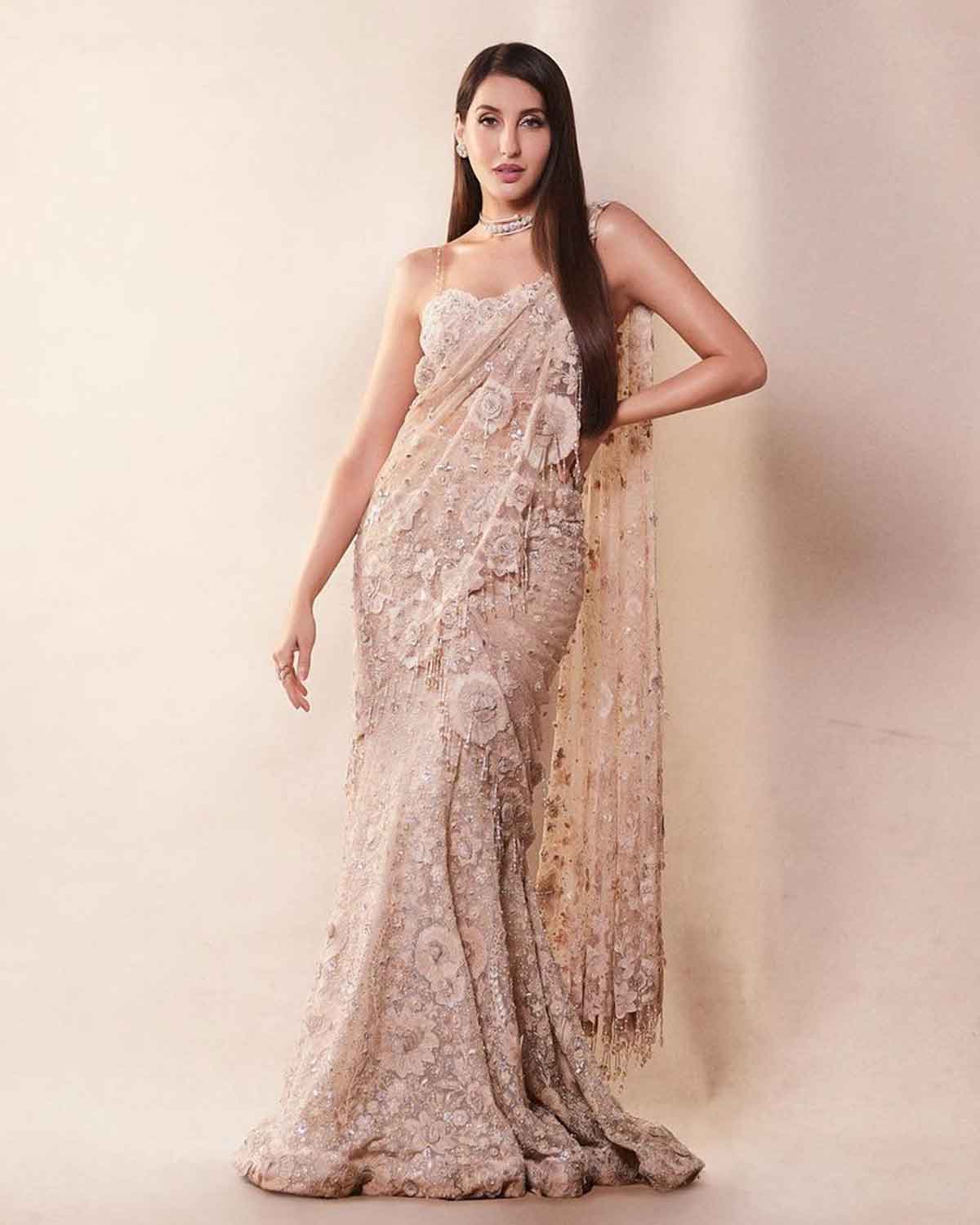 nora fatehi wearing saree