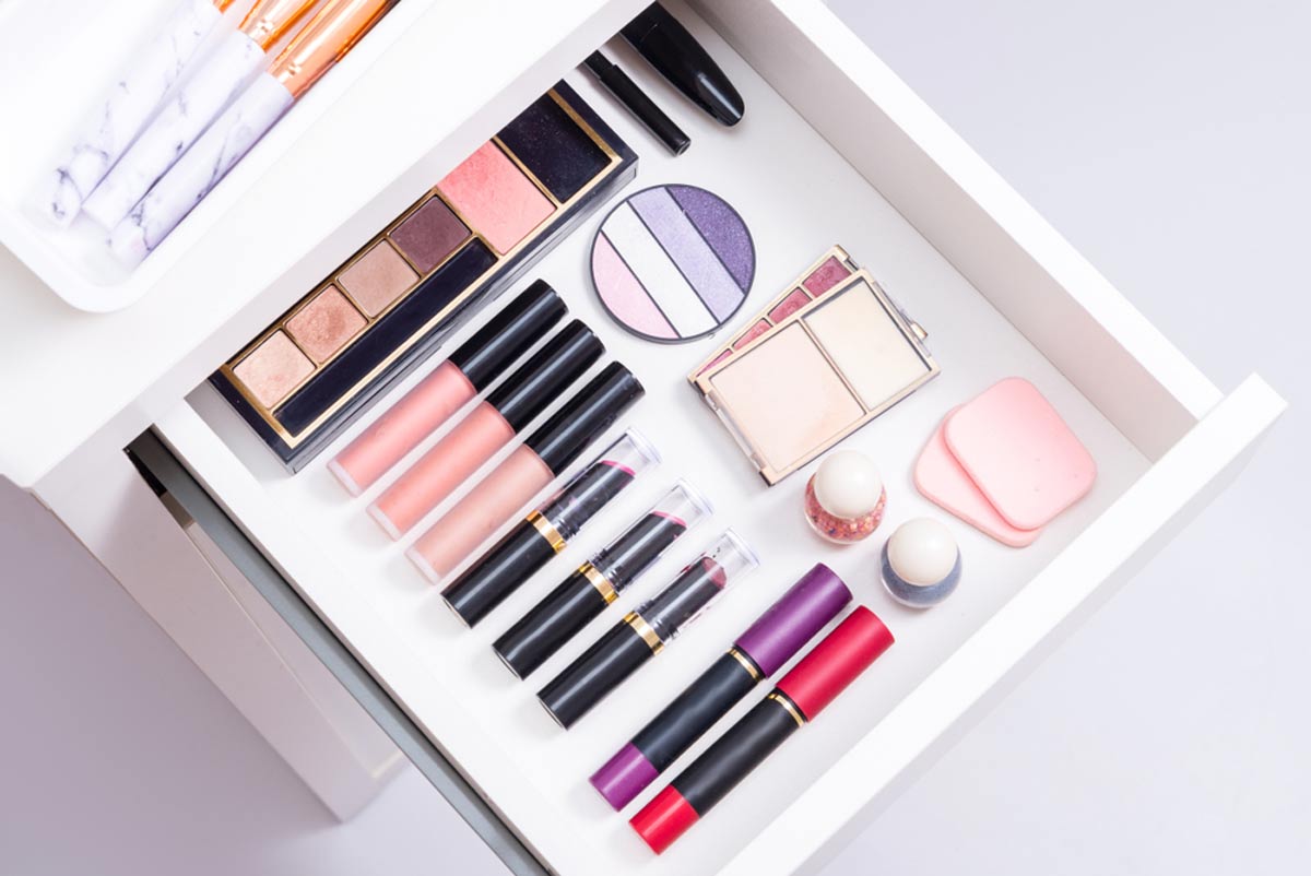 quick ways to clean makeup closet tips
