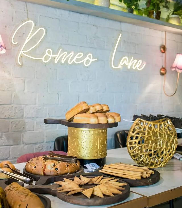 romeo lane cafe in delhi