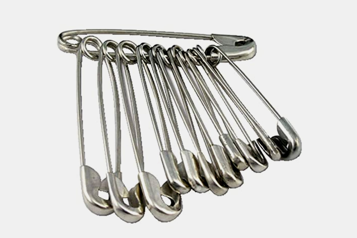सेफ्टी पिन्स safety pins in bridal things