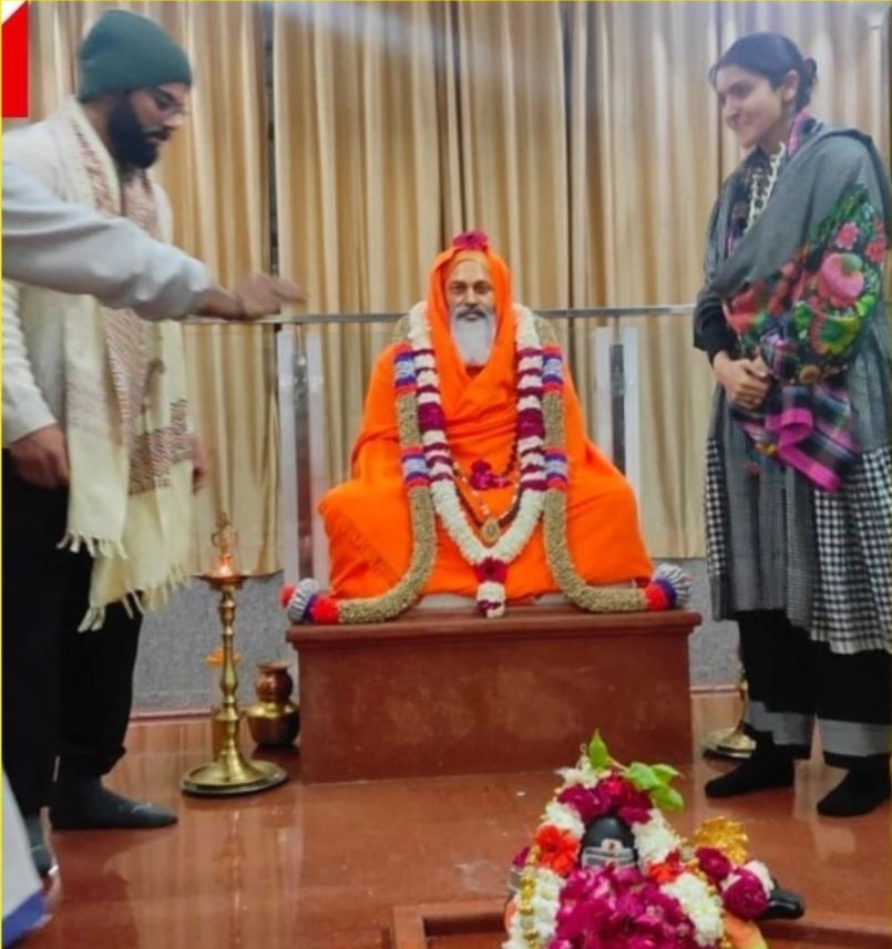 virat anushka in rishikesh