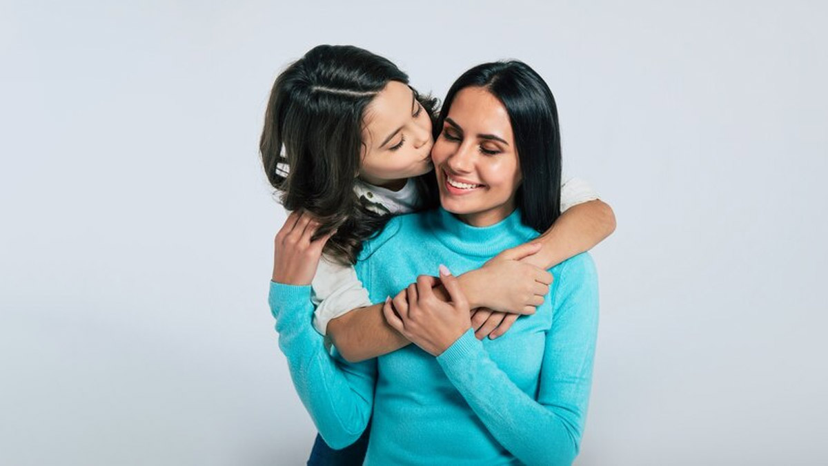 मांबेटी के रिश्ते में आती है इन 5 वजह से दरार signs of toxic mother